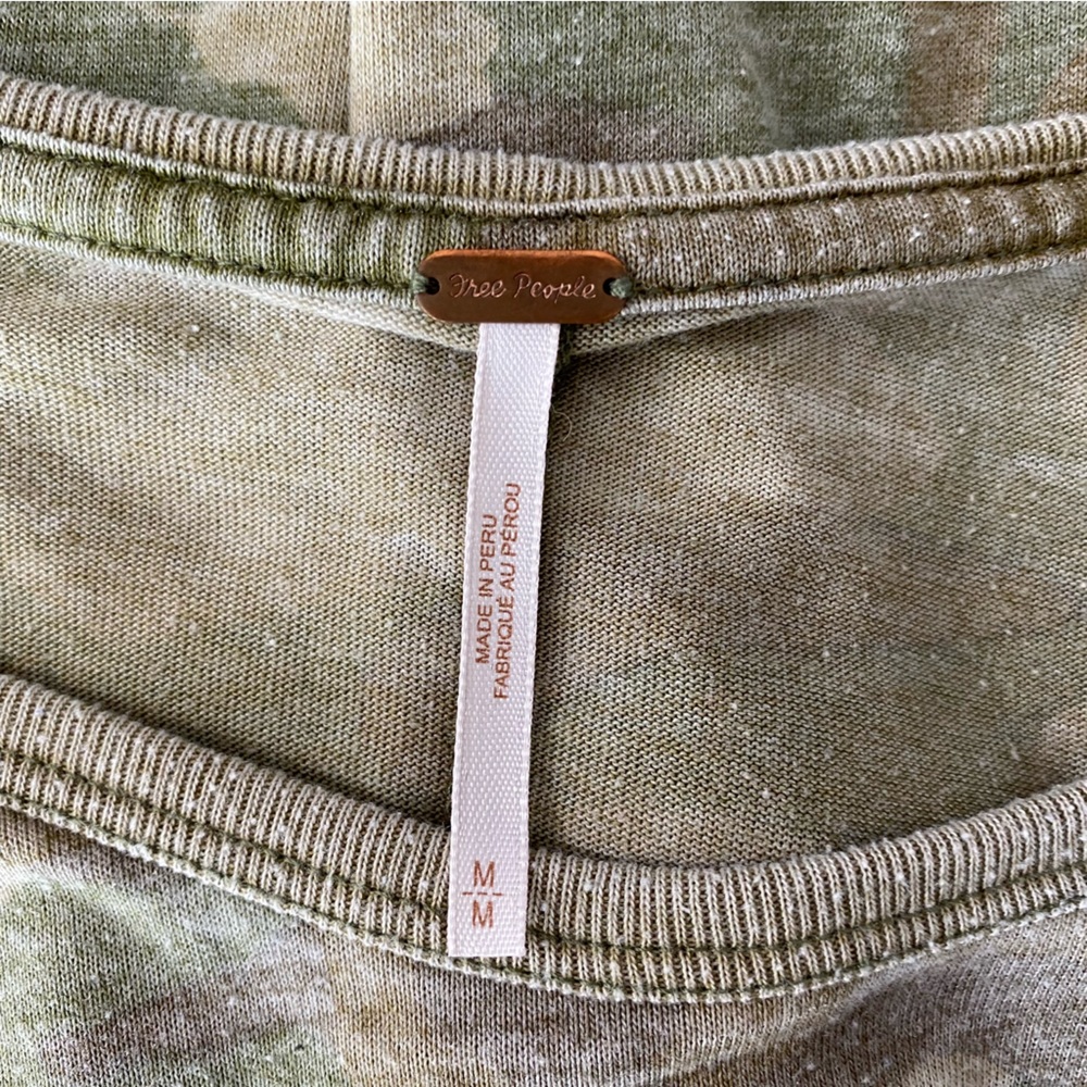 Free People Size M Green Camo Print Short Sleeve Casual T-Shirt Top - Picture 8 of 10